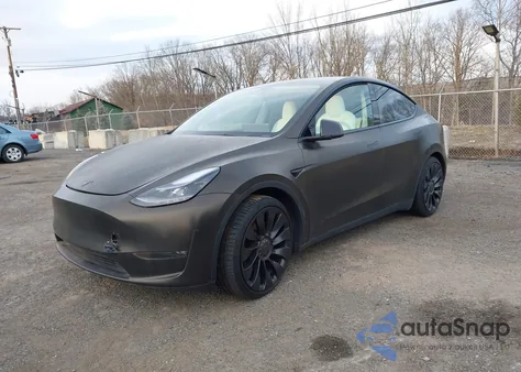 2022 Tesla Model Y Performance Dual Motor All-Wheel Drive z USA, uszkodzony, nr VIN 7SAYGDEF9NF518140